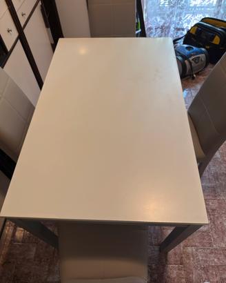 Tavolo con prolunga e 4 sedie