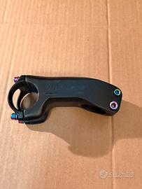 Attacco manubrio in carbonio per MTB