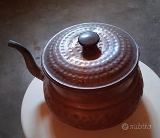 Teiera in rame martellato