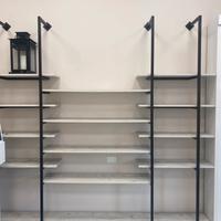 Scaffalatura in ferro e legno