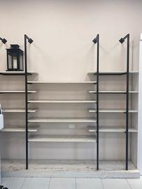 Scaffalatura in ferro e legno