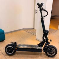 Monopattino doppio motore