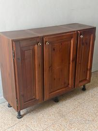 scaffale in legno in buone condizioni 