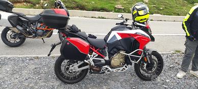 Ducati v4 s full