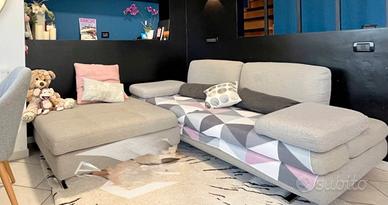 Divano con pouf