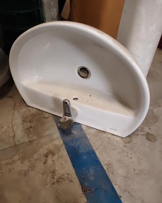 lavandino con piede
