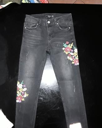 Jeans Zara Trafaluc Neri con Ricamo Floreale - 