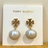 Tory Burch Gold Logo Orecchini di perle di goccia