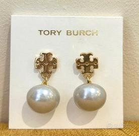 Tory Burch Gold Logo Orecchini di perle di goccia