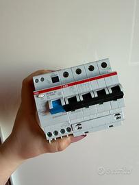 Salvavita ABB 4 poli 32A (trifase + neutro)