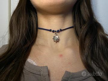 chocker in camoscio blu con sole