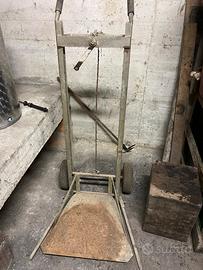 Carrello alza damigiana