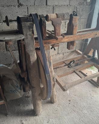 Tornio antico in legno funzionante