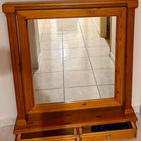 Specchiera in legno con cassettini