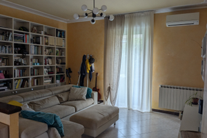 Appartamento trilocale Piacenza via Corvi