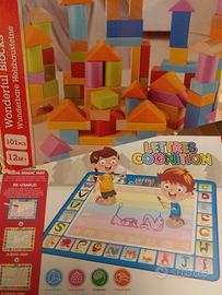 Blocchi colorati e tappeto per disegnare