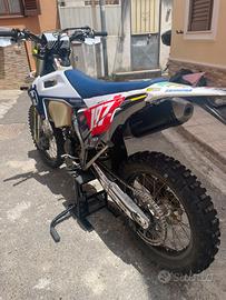 Moto usquarna