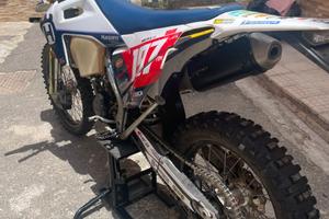 Moto usquarna