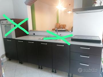 Cucina usata senza forno e senza lavello