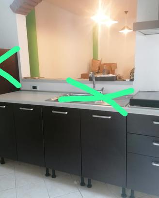 Cucina usata senza forno e senza lavello