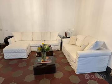 Due divani sfoderabili bianchi