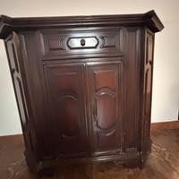 Mobile base credenza