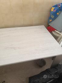 Cucina 5.50 mt piu parete più tavolo con sedie