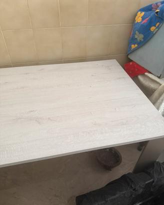 Cucina 5.50 mt piu parete più tavolo con sedie