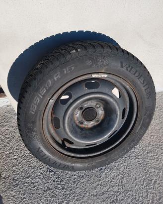 4 Gomme termiche 185- 60 -15 +4 cerchi in ferro