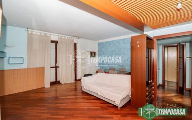 TRILOCALE CON BOX E CANTINA