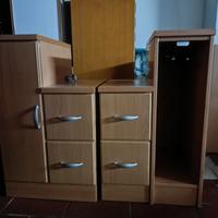 arredo bagno  con lavabo  specchiera 