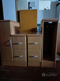 arredo bagno  con lavabo  specchiera 