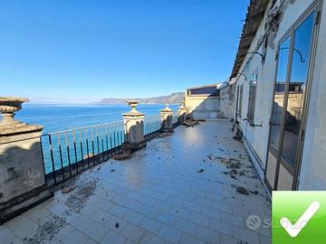 Fabbricato Storico del '700 Sul Mare Chianalea