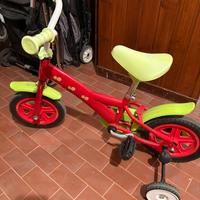 Prima bicicletta con rotelle senza freni