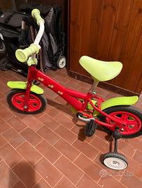 Prima bicicletta con rotelle senza freni