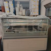 Banco e vetrina gelateria