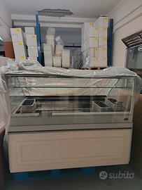 Banco e vetrina gelateria