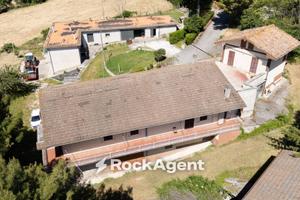 Casa indipendente di 375 m² con più di 5 locali e 