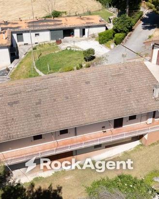Casa indipendente di 375 m² con più di 5 locali e 
