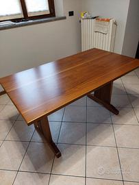 tavolo con cassapanca/sedie