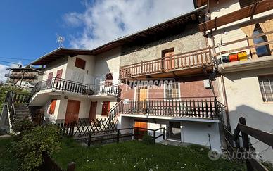 MONOLOCALE AD EMARESE