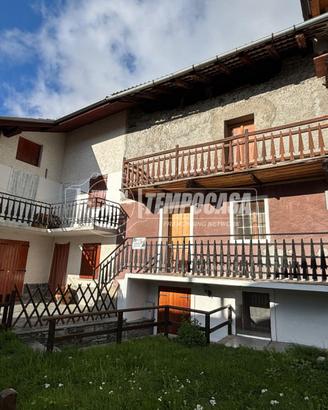 MONOLOCALE AD EMARESE