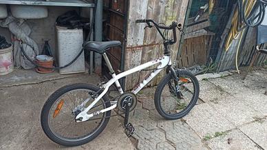 Bicicletta BMX 20” bianca – ruote 20, freni ok
