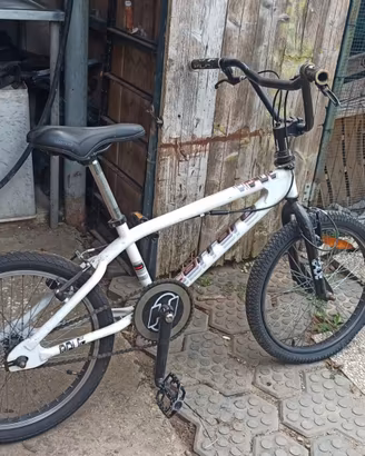 Bicicletta BMX 20” bianca – ruote 20, freni ok