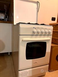 Cucina a gas con forno elettrico 4 Fuochi 50x50