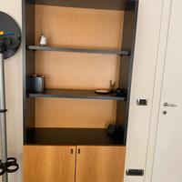 Scrivania e libreria