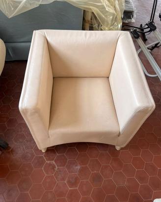 Poltrona in pelle off-white Seduta ampia ·