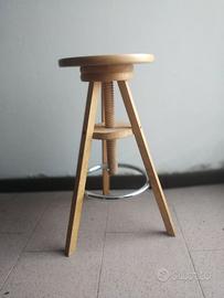 Sgabello legno ergonomico