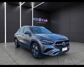 MERCEDES-BENZ GLA 180 Automatic Progressive Advanc
