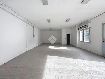 NEGOZIO A COLLESALVETTI